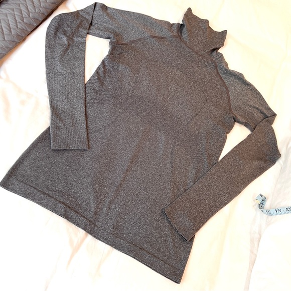 lululemon athletica Tops - Lululemon Swiftt Tech Gray Long Skeeve Perfomance - like new